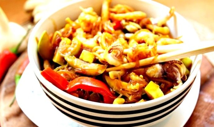 Фунчоза с морским коктейлем