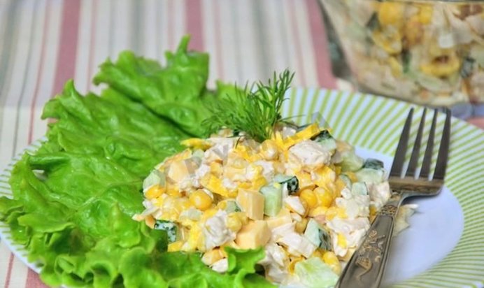 Салат с яичными блинчиками и курицей