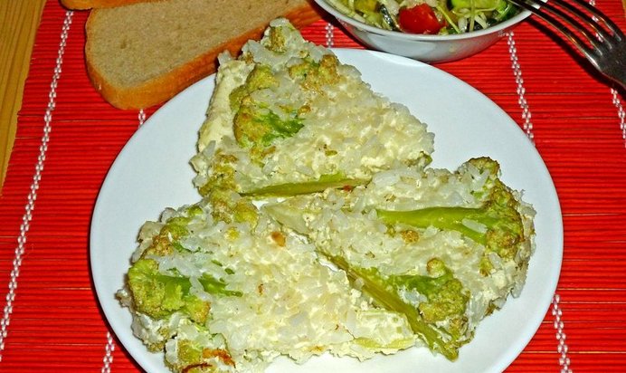 Рис с брокколи в омлете