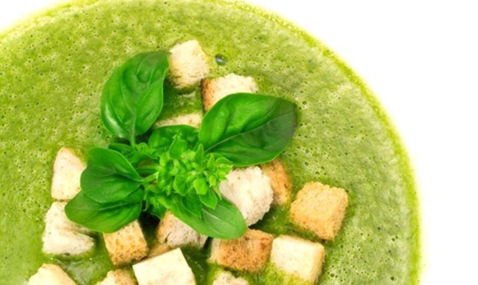 Шпинат с гренками