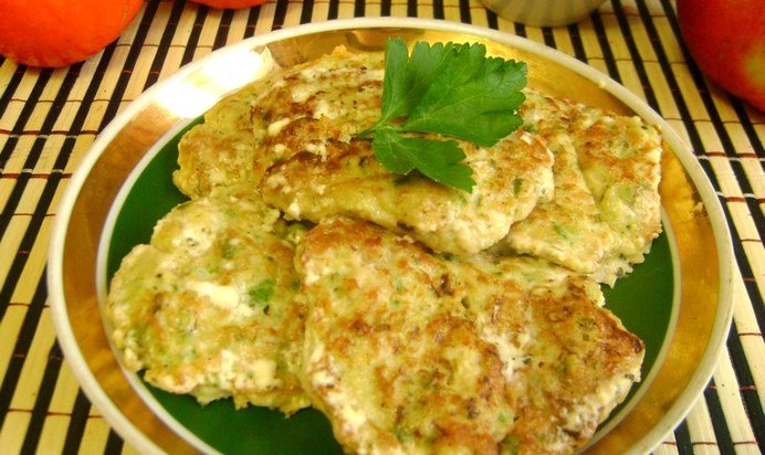 Мясные оладьи с кабачками