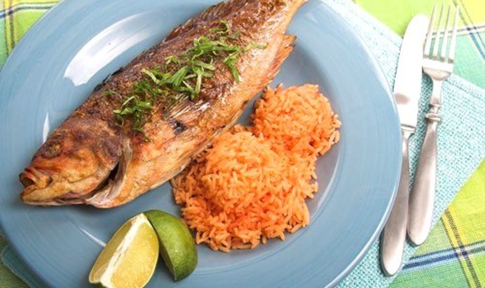 Дорада, запеченная с белым вином и хлебными крошками