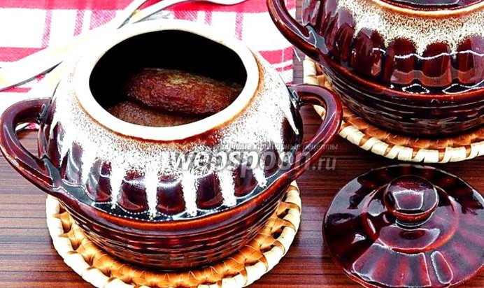Картофельные оладьи с мясом в горшочках