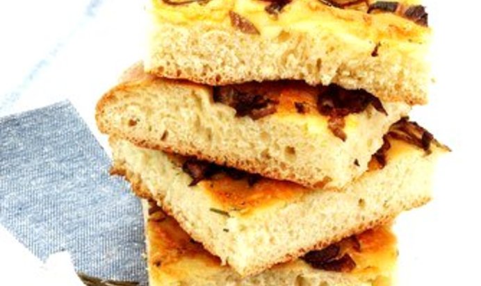 Пшеничный хлеб с луком