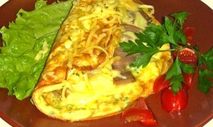 Завернутый в омлет баклажан с тофу