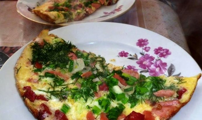 Омлет с колбасой