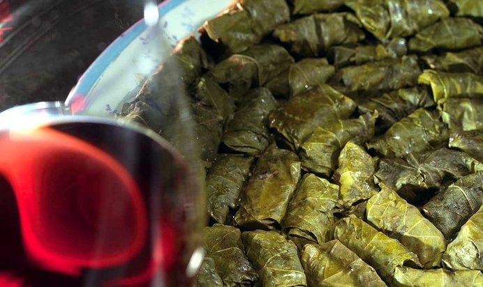 Долма из виноградных листьев