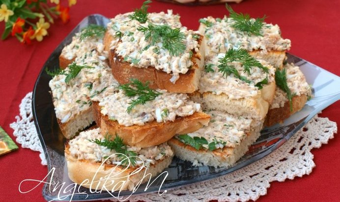 Бутерброды с сардинами и плавленым сыром