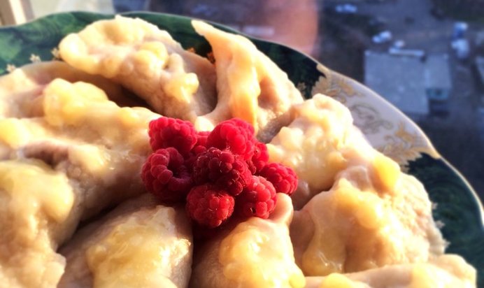 Вареники с малиновой начинкой