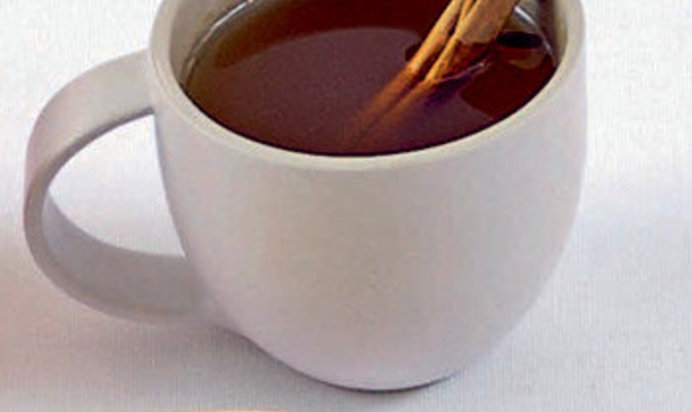 Горячий яблочный сок со специями