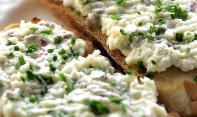 Бутерброд с сельдью и сливочным сыром