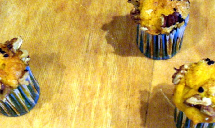 Тыквенные маффины с грецкими орехами и кефиром