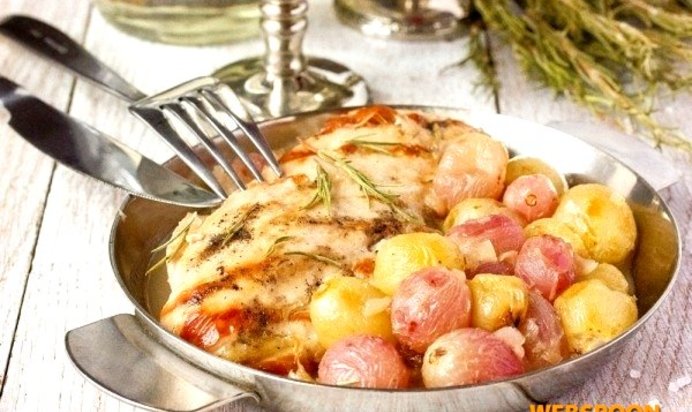 Куриная грудка с виноградом в белом вине