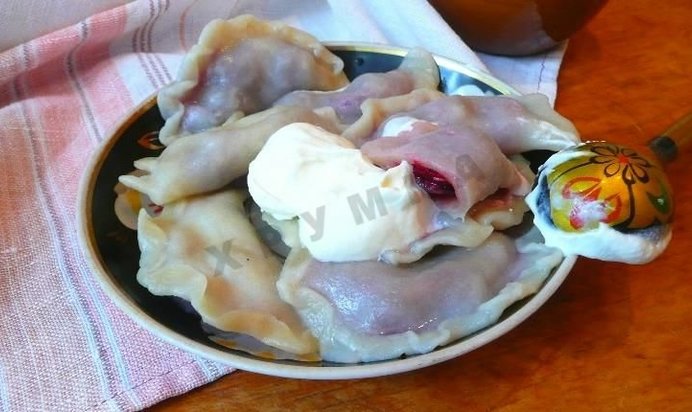 Вареники на воде с вишней