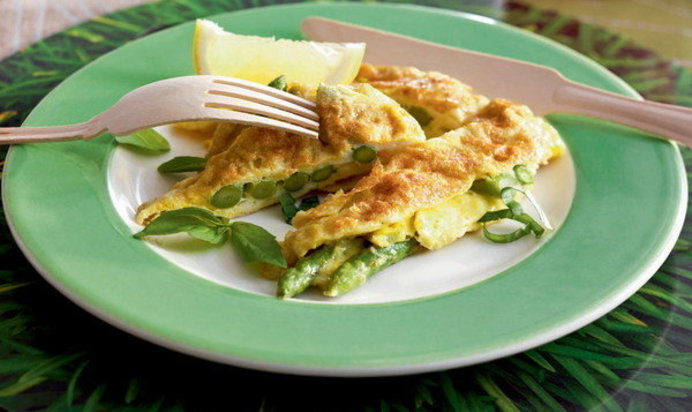 Омлет со спаржей