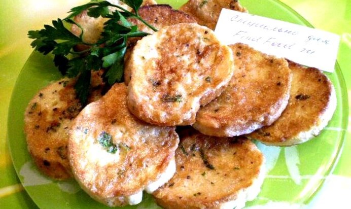 Соленые гренки с зеленью