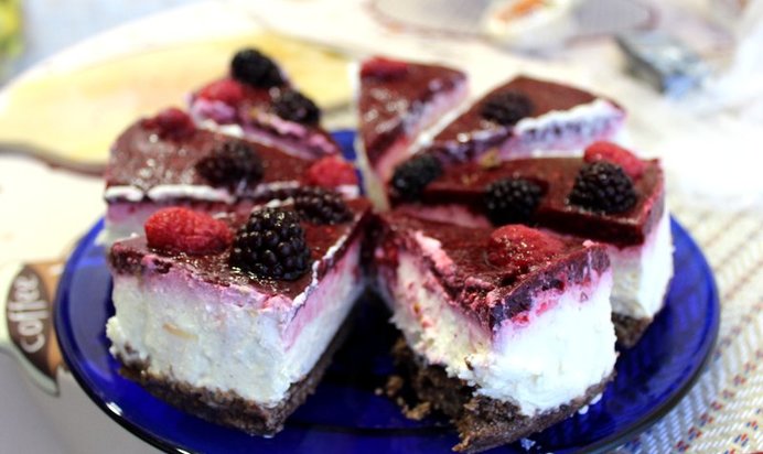 Миндальный торт с малиной