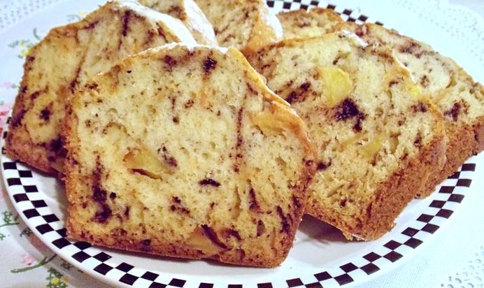 Кекс с яблоками и шоколадом