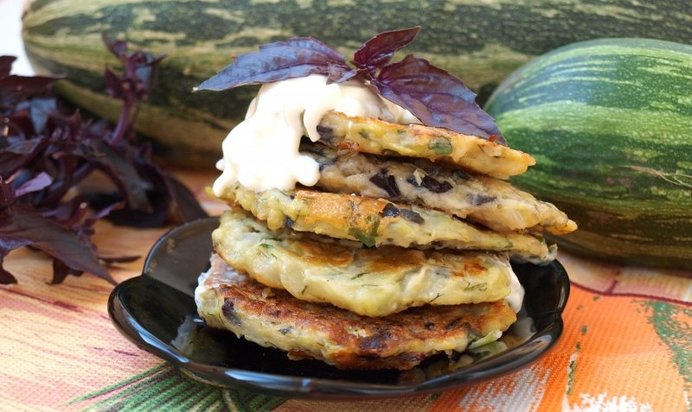 Кабачково-базиликовые оладьи