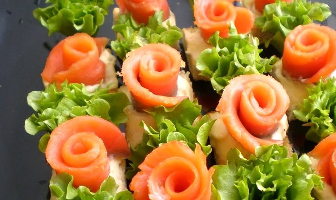 Маленькие закусочные бутерброды