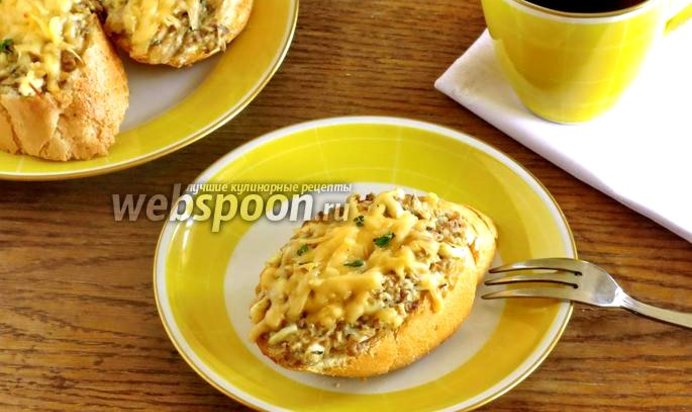 Горячие бутерброды с сайрой в духовке