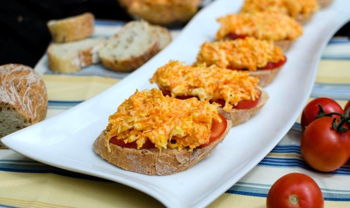 Бутерброды с морковью и сыром