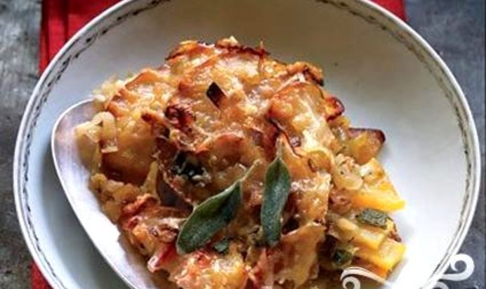 Запеканка из яблок, тыквы и лука-порея