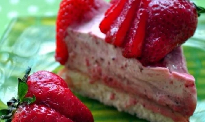 Клубничный торт-суфле