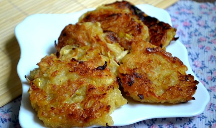 Постные яблочные оладьи