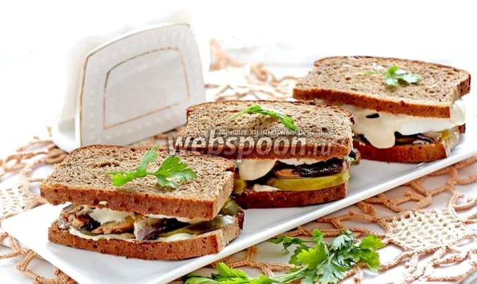 Бутерброды со шпротами на ржаном хлебе