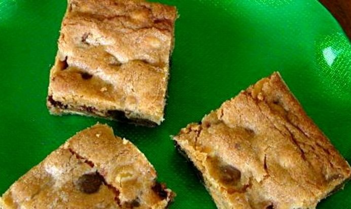 Пирожные с шоколадом и карамелью