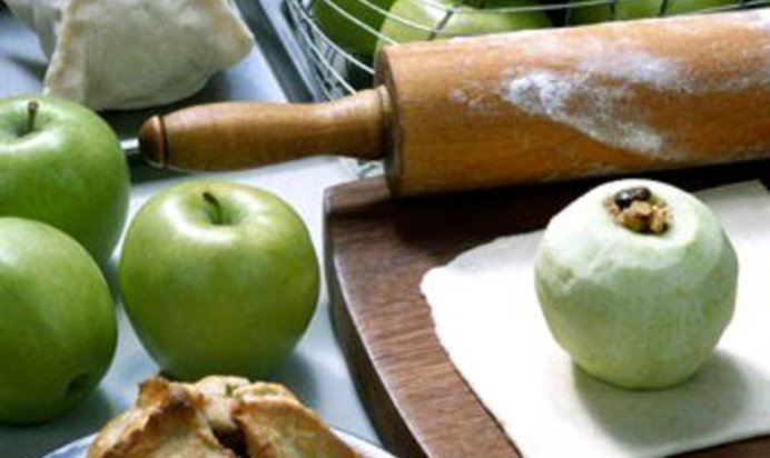 Яблоки в слоеном тесте