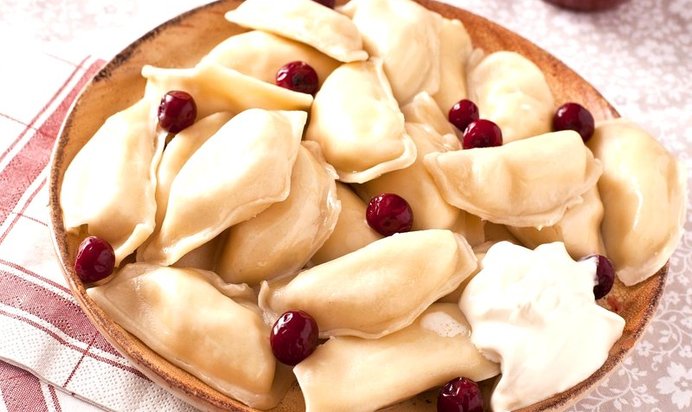 Вареники с замороженной вишней