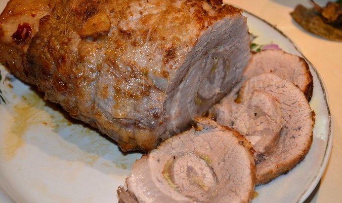 Рулет из свиной брюшины вареный