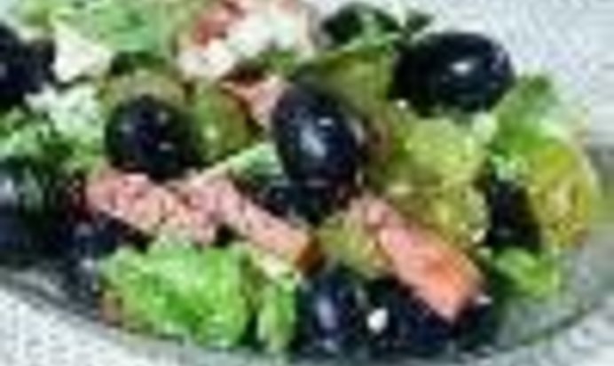 Салат с виноградом, ветчиной и сыром Дор Блю