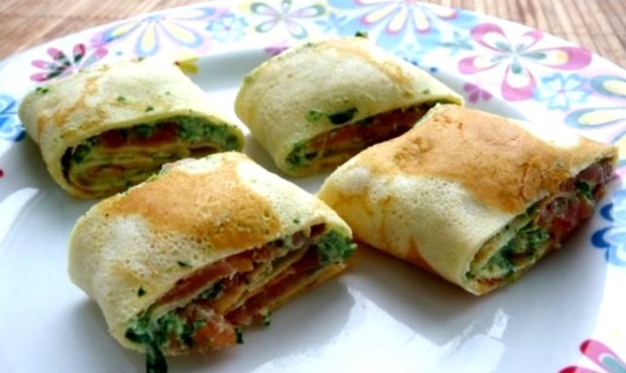 Блинные рулеты с красной рыбой