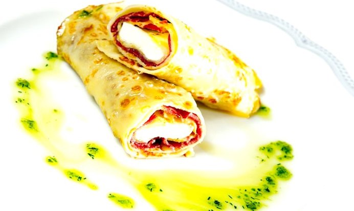 Блинчики с моцареллой Unagrande и сыровяленой ветчиной