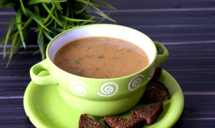 Постный гороховый суп с гренками