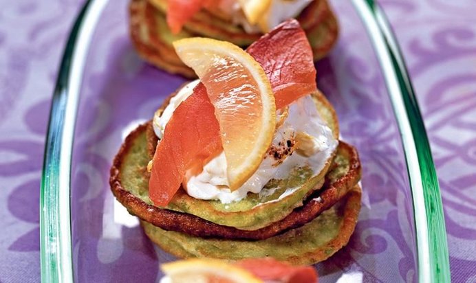 Гороховые оладьи с лососем