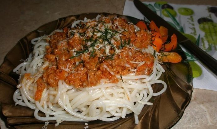 Макароны с соусом болоньезе