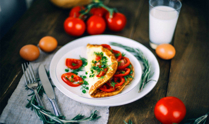 Омлет с томатами