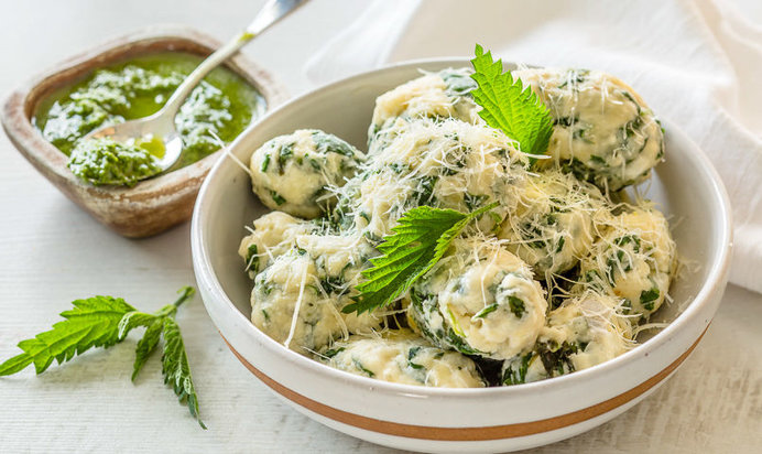 Творожные клёцки (мальфатти) с крапивой
