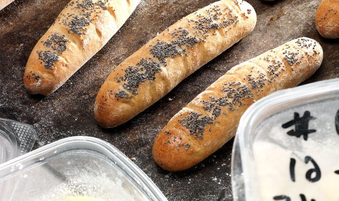 Багеты с картофельными хлопьями и маком