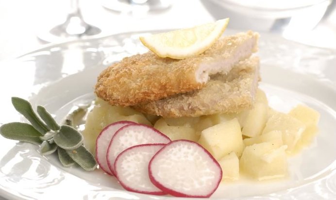 Свиной шницель с яблочным гарниром