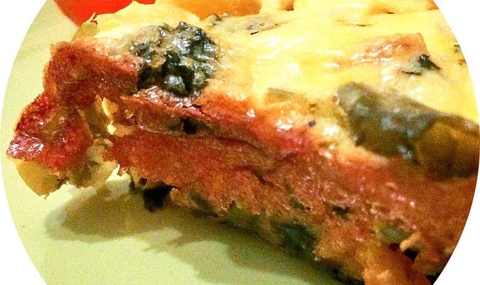 Овощная запеканка с зеленой фасолью, брюссельской капустой и шпинатом