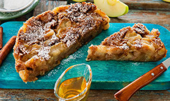 Яблочный пудинг из черного хлеба в мультиварке