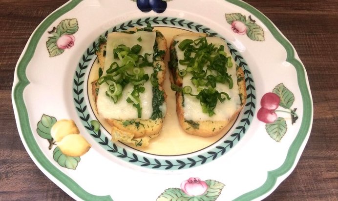 Французские гренки с сыром и зеленью