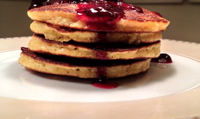 Оладьи из миндальной муки с медом