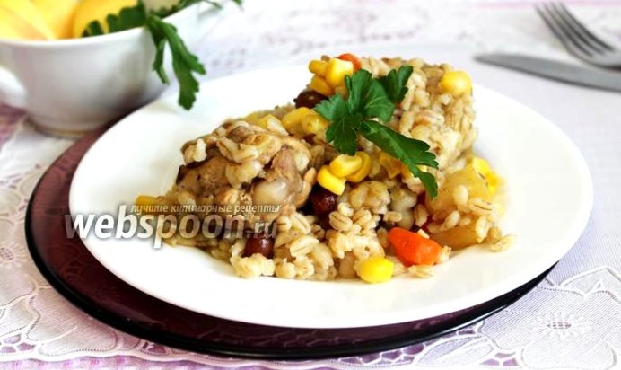 Каша перловая с курицей, овощами и фруктами