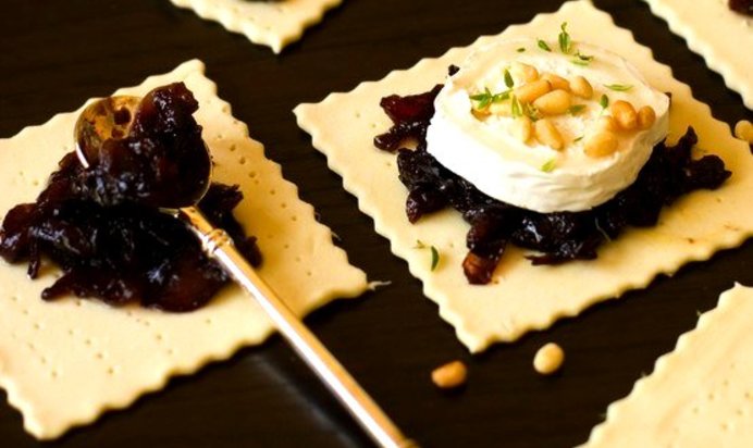 Луковый мармелад с красным вином